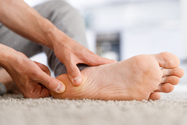 Hælspore og plantar fasciitt: symptomer, årsaker og behandling
