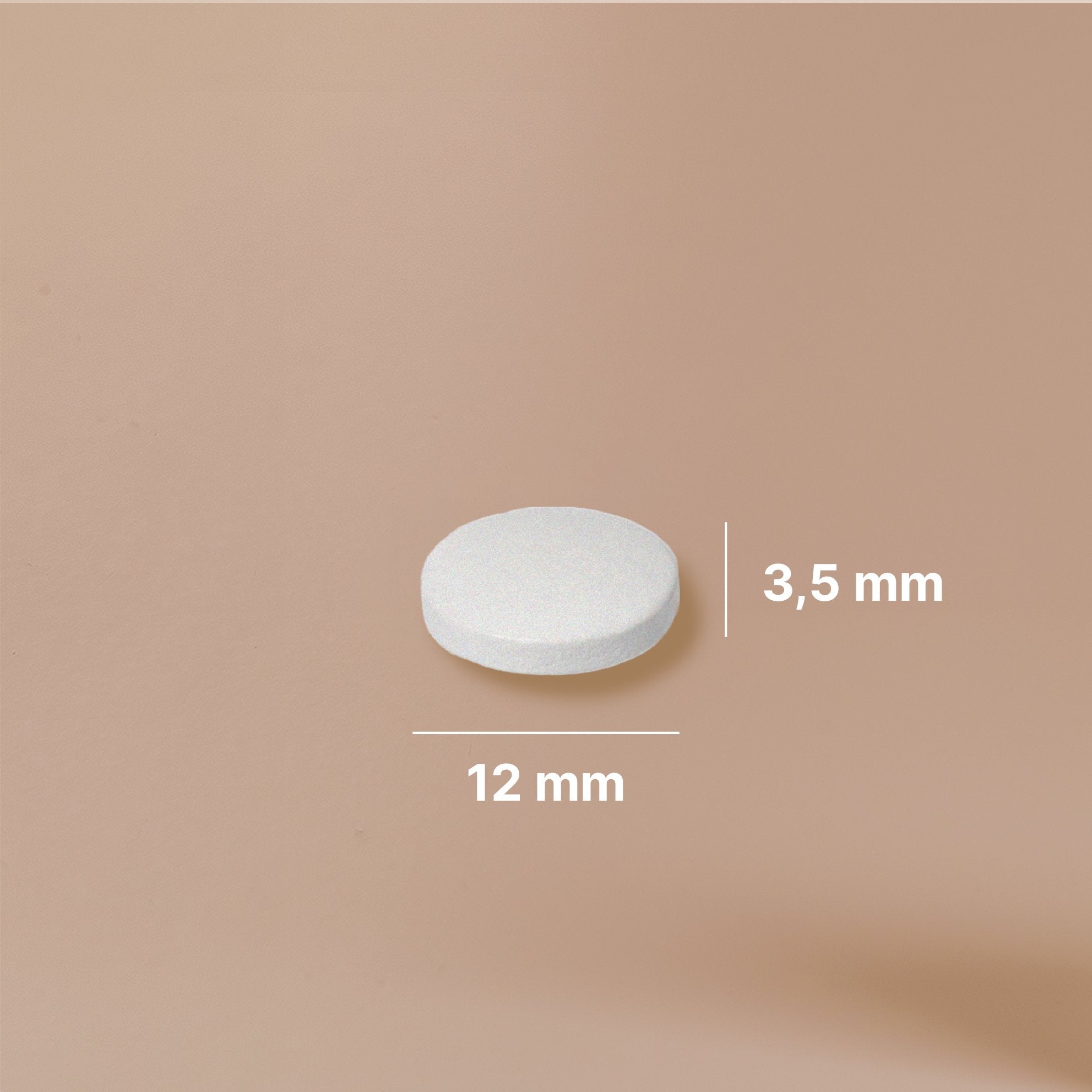 boks med Wellvita Multivitamin 50+ kosttilskudd med 12 vitaminer og 10 mineraler for voksne over 50 år